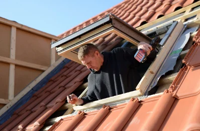 Pose de fenêtres de toit Velux à Coulgens